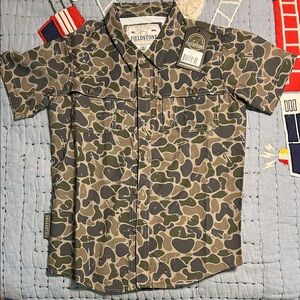 Fieldstone Backwoods Camo Button. Size YS